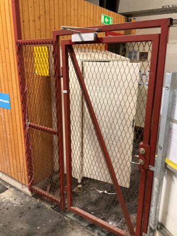 1061380-3 Steel gate