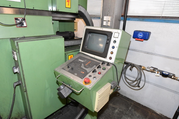 1079926-4 Vertical milling machine VÄRNAMO