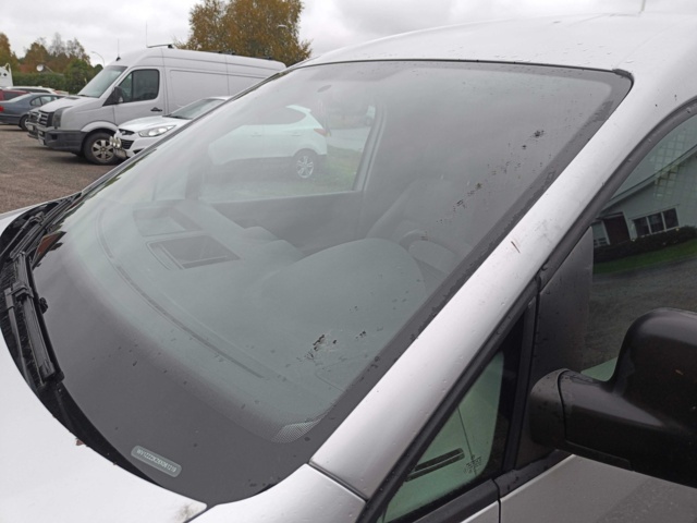 929335-27 Volkswagen Caddy 1.9 TDI -2006