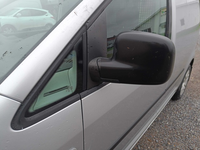 929335-28 Volkswagen Caddy 1.9 TDI -2006