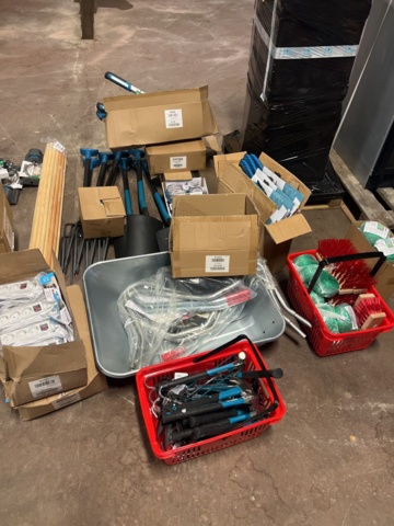 897479-1 Pallet with new mixed tools