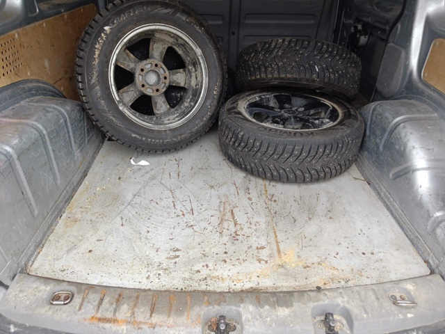 929335-74 Volkswagen Caddy 1.9 TDI -2006