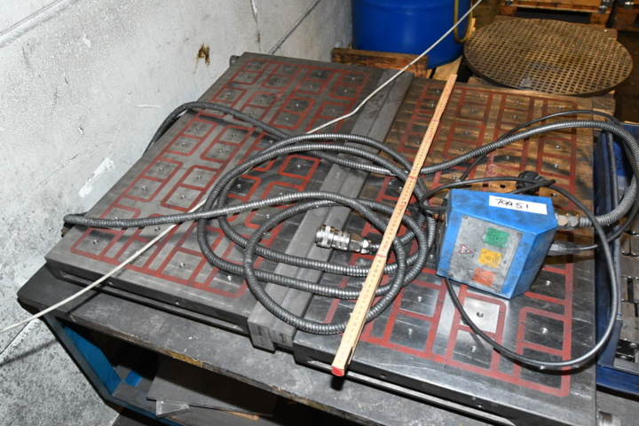 1079950-2 2 magnetic tables + a control unit
