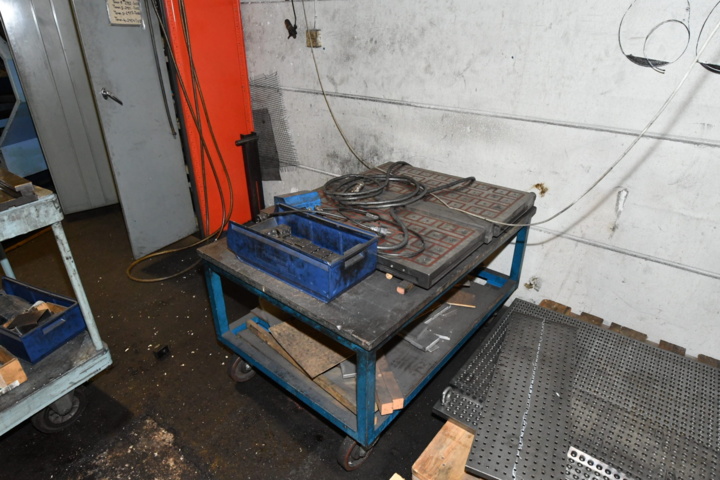 1079950-6 2 magnetic tables + a control unit