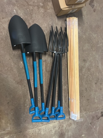 897479-26 Pallet with new mixed tools