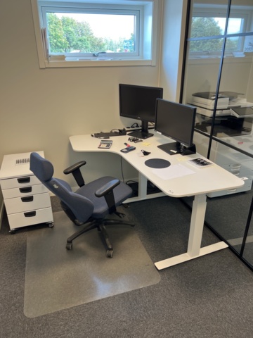 1050271-2 Office workstation, 2 screens