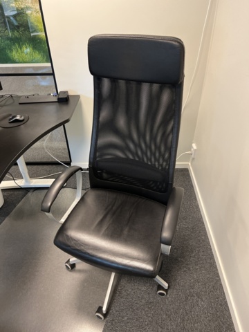 1050272-2 Office workstation 2 screens