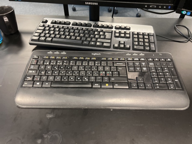 1050272-6 Office workstation 2 screens