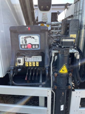 1080769-50 Iveco Daily 72-180H Chassis Cab 3.0 JTD - 2017 with Crane Hiab XS 077