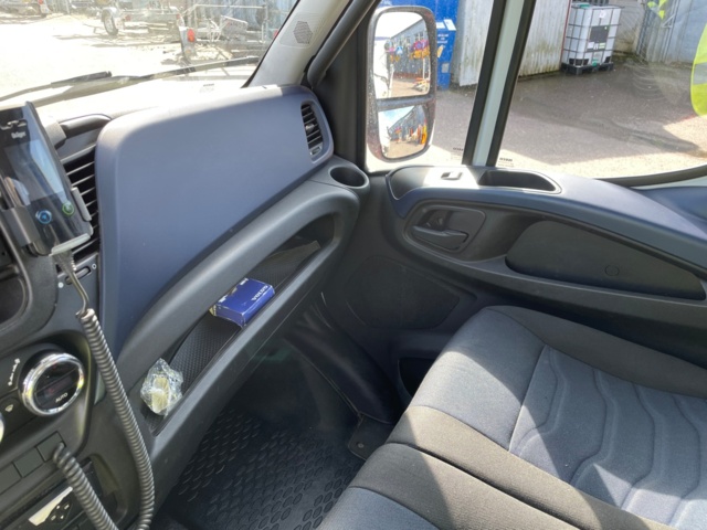 1080769-72 Iveco Daily 72-180H Chassis Cab 3.0 JTD - 2017 with Crane Hiab XS 077