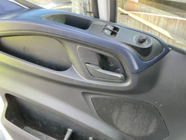 1080769-73 Iveco Daily 72-180H Chassis Cab 3.0 JTD - 2017 with Crane Hiab XS 077