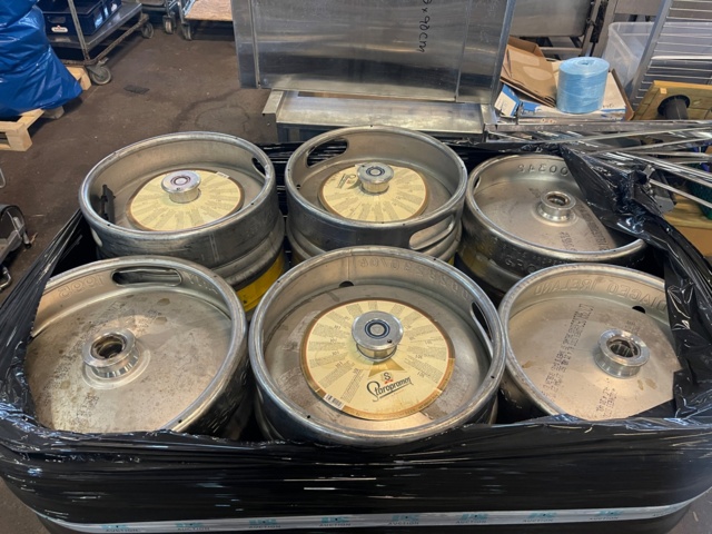 12 empty beer kegs 30 L (Spendrups) - PS Auction - We value the future ...