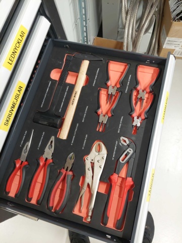 1034672-5 Pela tool cart with tools