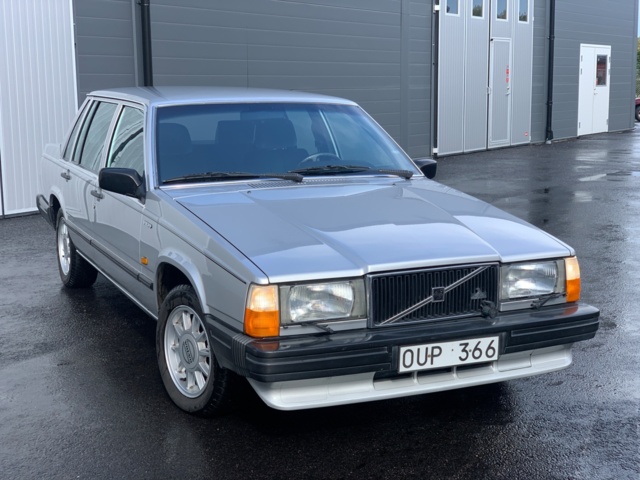1080224-1 Volvo 740 2.3 - 1989