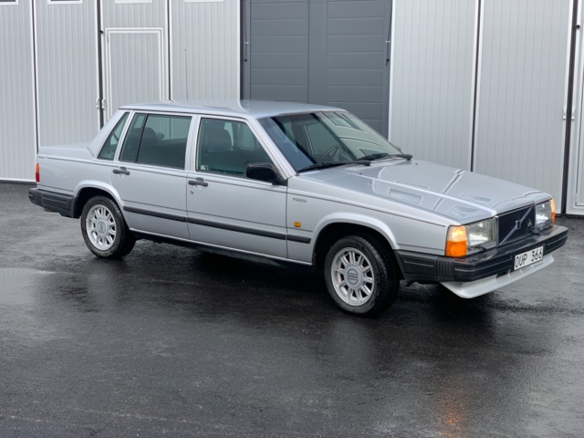1080224-6 Volvo 740 2.3 - 1989