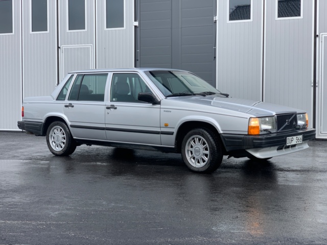 1080224-7 Volvo 740 2.3 - 1989