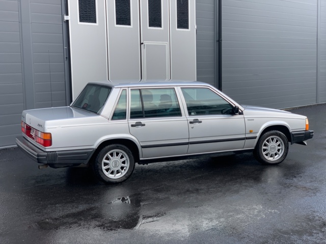 1080224-8 Volvo 740 2.3 - 1989