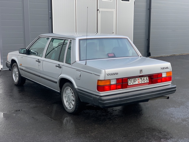 1080224-9 Volvo 740 2.3 - 1989