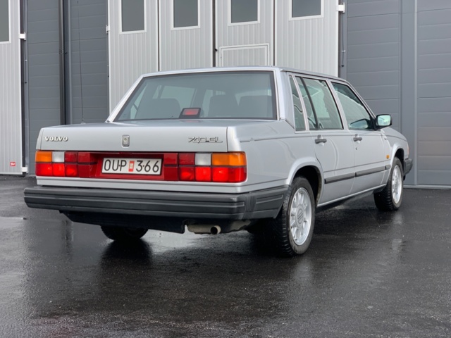 1080224-11 Volvo 740 2.3 - 1989