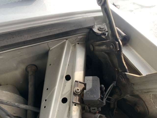 1080224-76 Volvo 740 2.3 - 1989