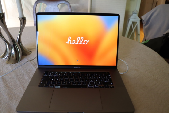 1033848-3 MacBook Pro 16”, 8core i9, 32GB ram, 1tb ssd