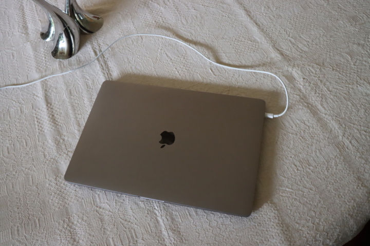 1033848-11 MacBook Pro 16”, 8core i9, 32GB ram, 1tb ssd