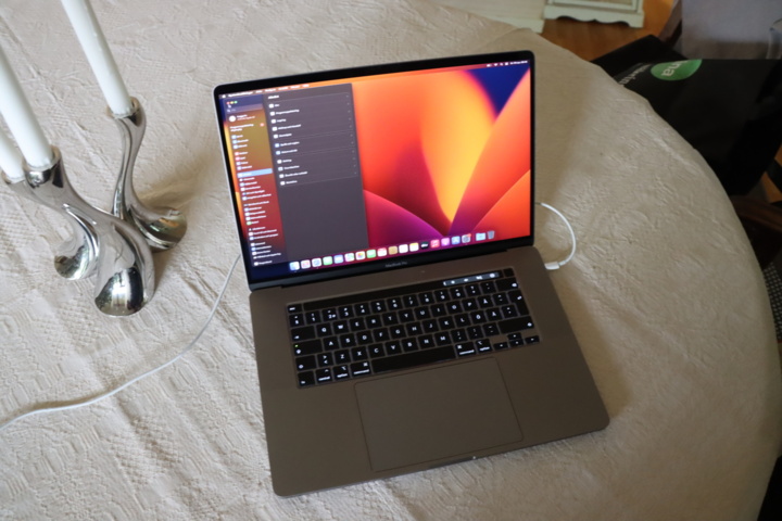 1033848-15 MacBook Pro 16”, 8core i9, 32GB ram, 1tb ssd