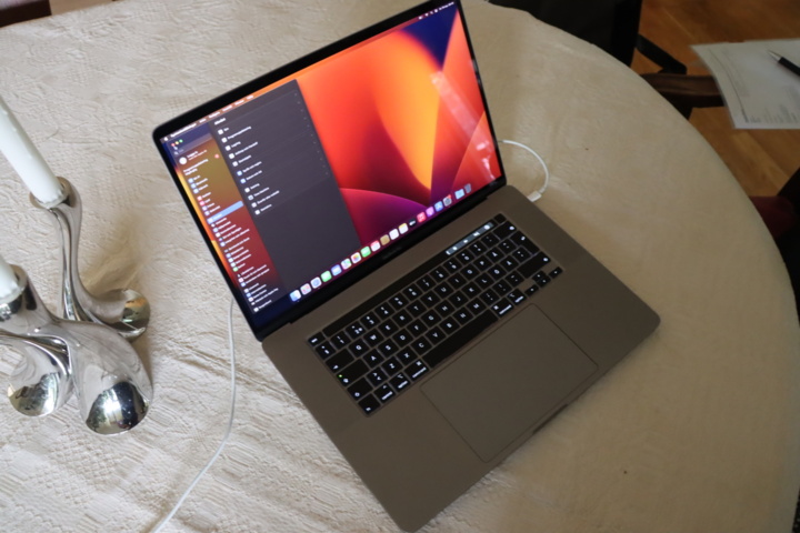 1033848-2 MacBook Pro 16”, 8core i9, 32GB ram, 1tb ssd