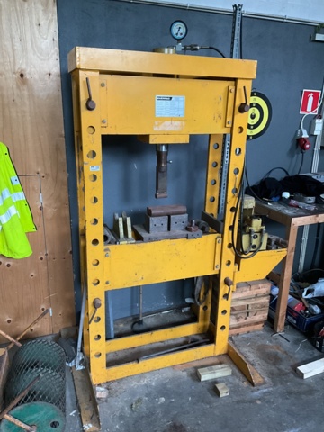 1061407-14 Hydraulic press Enerpac 10-ton