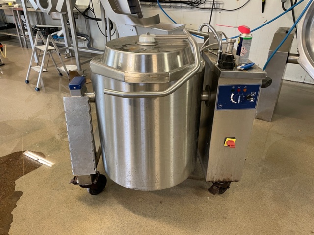 Defective cow pot Joni - PS Auction - We value the future - Largest in ...