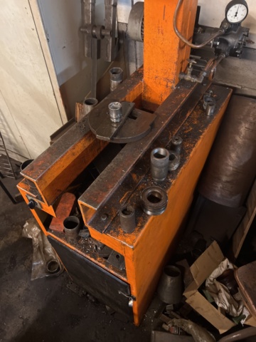1050298-3 Hydraulic press