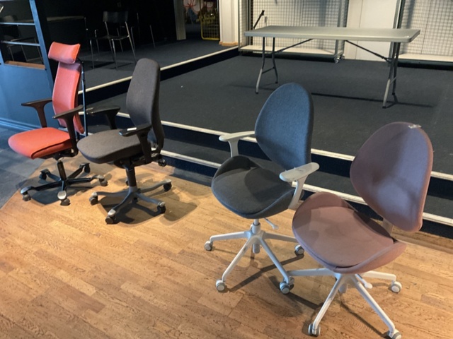 1061409-1 4 office chairs