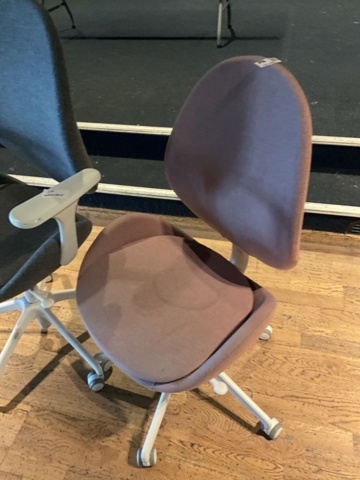 1061409-2 4 office chairs