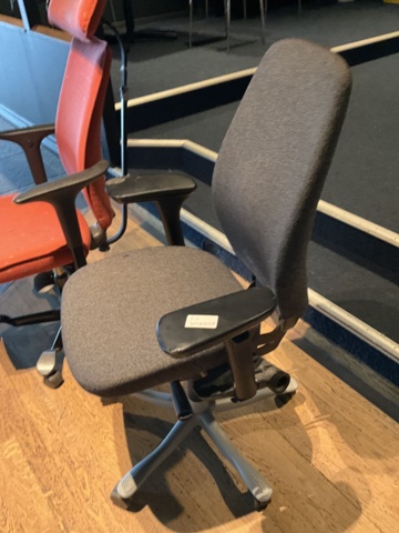 1061409-4 4 office chairs