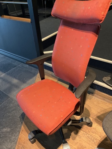 1061409-5 4 office chairs