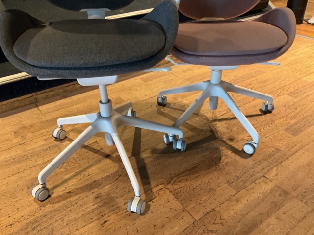 1061409-7 4 office chairs