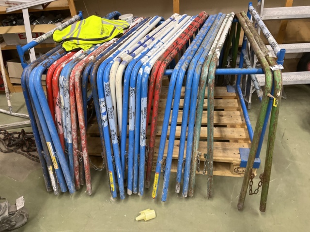 1060956-1 Work trestles, 15 pieces