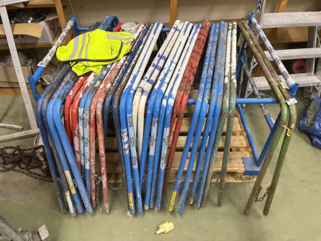 1060956-4 Work trestles, 15 pieces