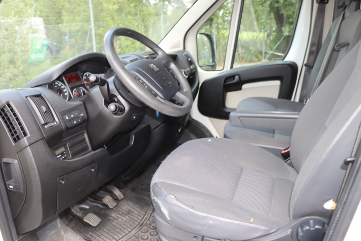 1081217-11 Peugeot Boxer Van 333 2.2 HDi - 2013