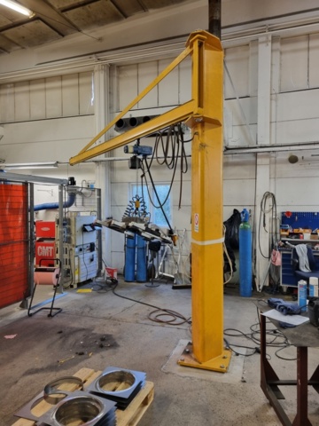 1081589-2 Column slewing crane Demag 250 kg