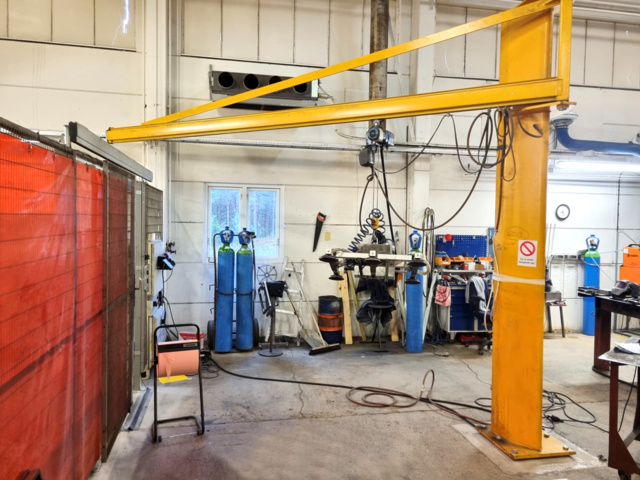 1081589-1 Column slewing crane Demag 250 kg