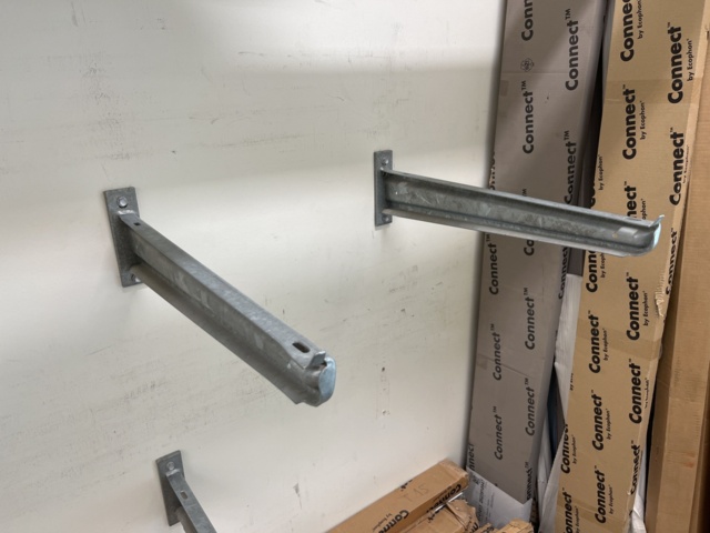 1029883-4 16 wall-hung branch racks