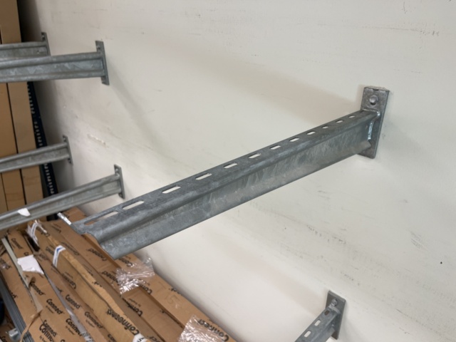 1029883-5 16 wall-hung branch racks