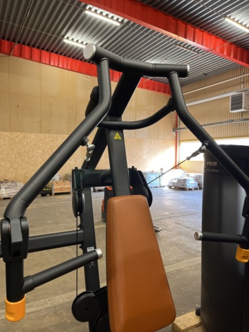 1049359-6 Converging Chest Press Precor, RSL 0414, 1pc