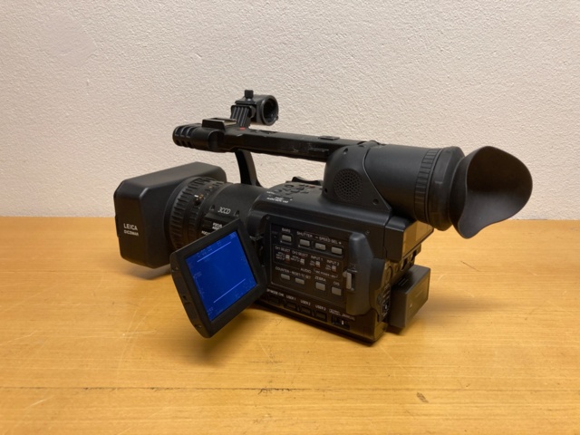 1082086-1 Panasonic AG-HVX200E Camcorder - 381h (ei akkua)