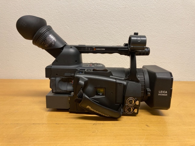 1082086-7 Panasonic AG-HVX200E Camcorder - 381h (ei akkua)