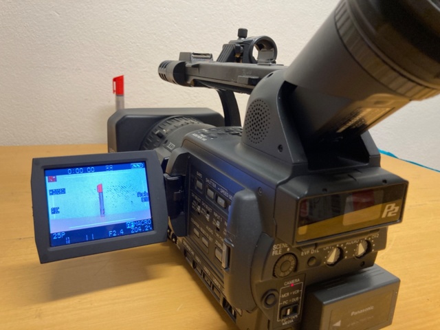 1082086-9 Panasonic AG-HVX200E Camcorder - 381h (ei akkua)