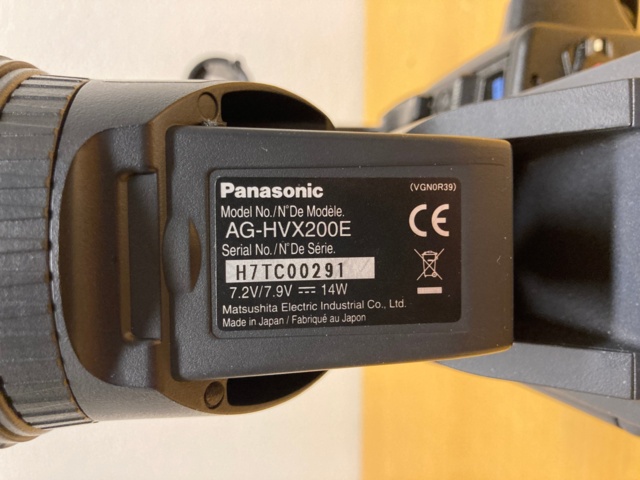 1082086-11 Panasonic AG-HVX200E Camcorder - 381h (ei akkua)