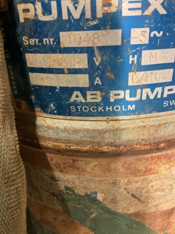 1061475-6 2 st. Dränkpumpar med slang och munstycke