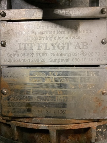 1061475-8 2 st. Dränkpumpar med slang och munstycke